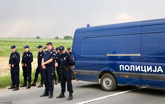 В Сербии полиция заблокировала дороги для препятствования митинга националистов